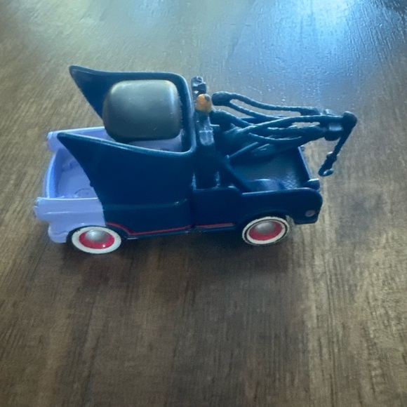 Disney Pixar Cars 2 - VAMPIRE DRACULA MATER 2013 - 1:55 Scale Diecast - Picture 5 of 8